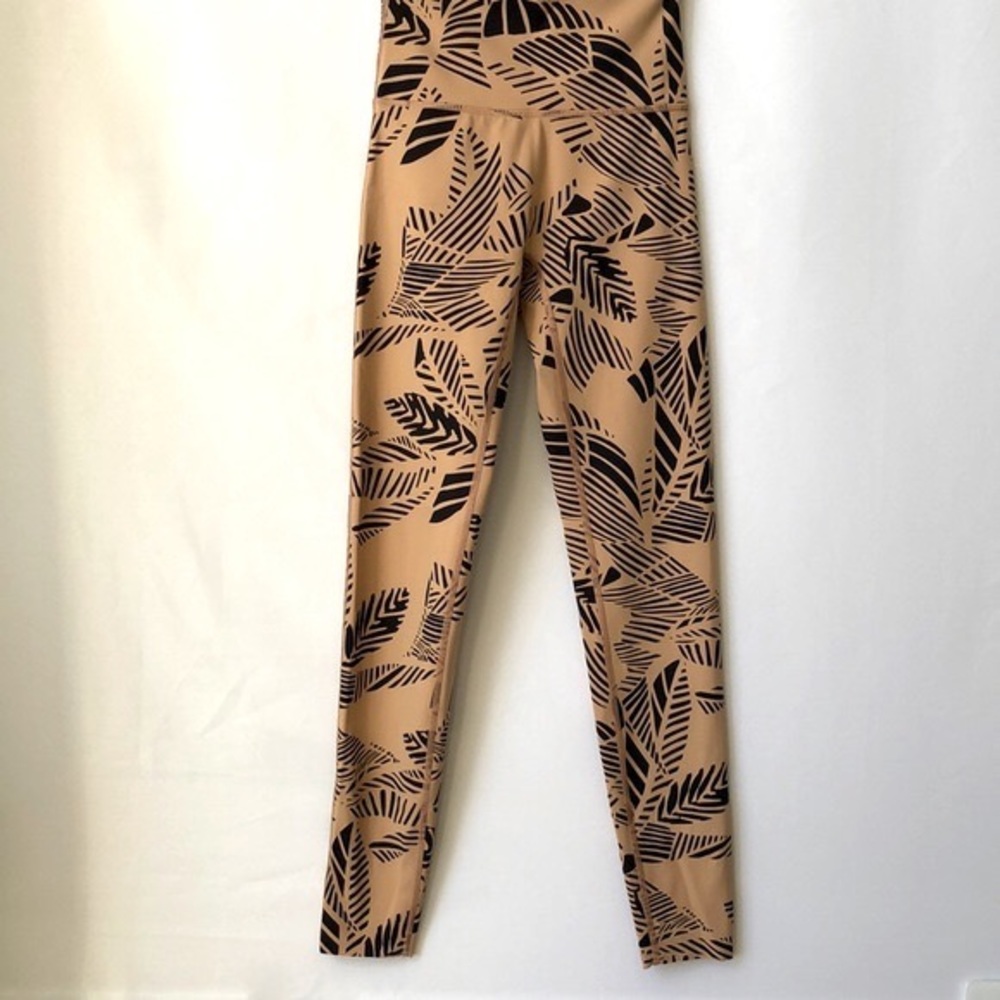 Aerie Move Tan and Black‎ Palm Print High Waisted Leggings XS